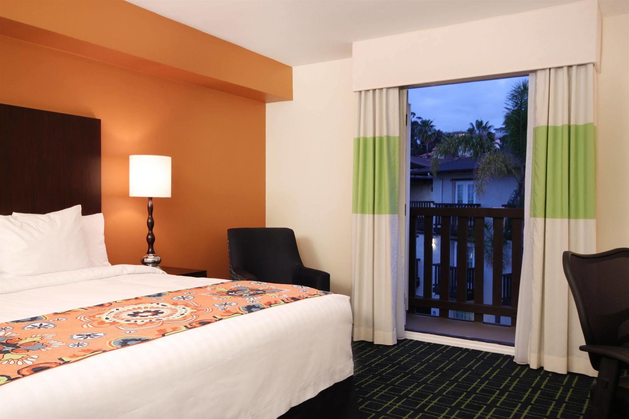 Fairfield Inn & Suites San Diego Old Town מראה חיצוני תמונה